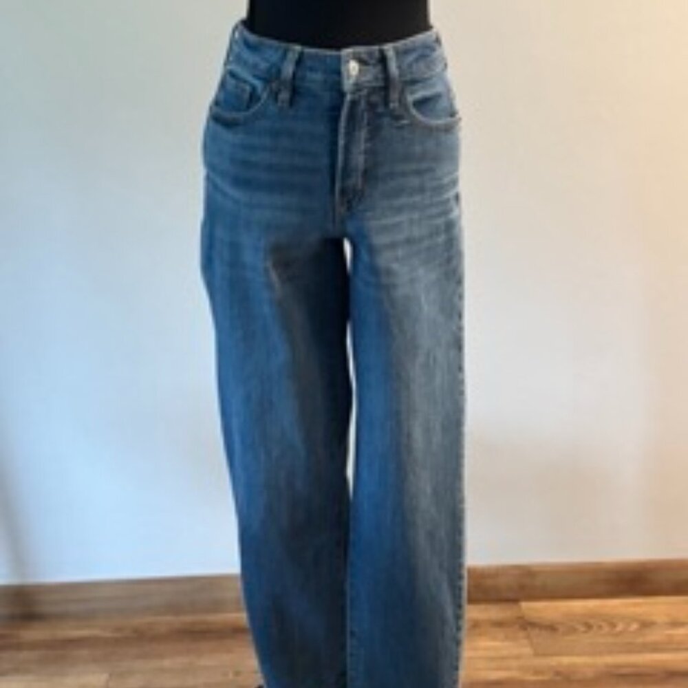 NWOT Old Navy Medium Wash Jean, Size 0